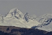 75 Si vede, allo zoom, anche il Pizzo del Diavolo ben innevato !